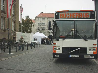 Rathaus Schöneberg Bücherbus Einweihungsfeier